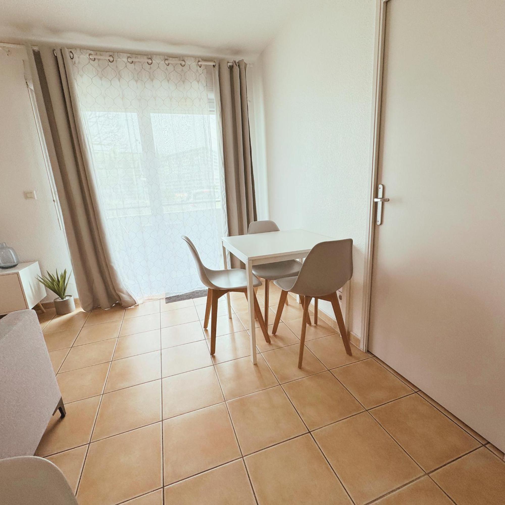Prive Avec Parking Wifi Clim Piscine Apartment